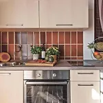 Дом отдыха Cozy In With Kitchen *