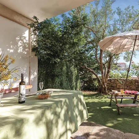 Semesterbostad Cozy In With Kitchen Šibenik